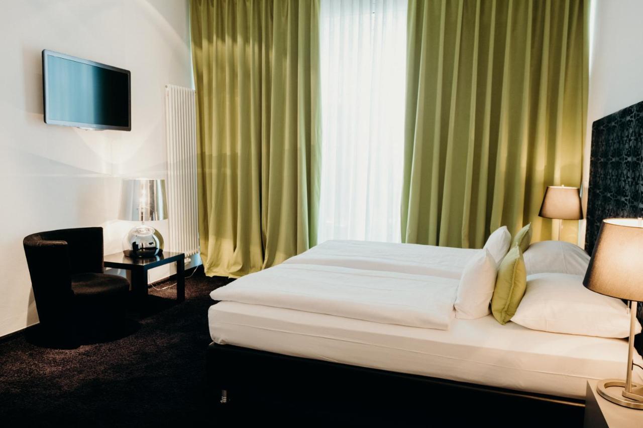 Hotel Crystal Саарбрюкен Екстер'єр фото