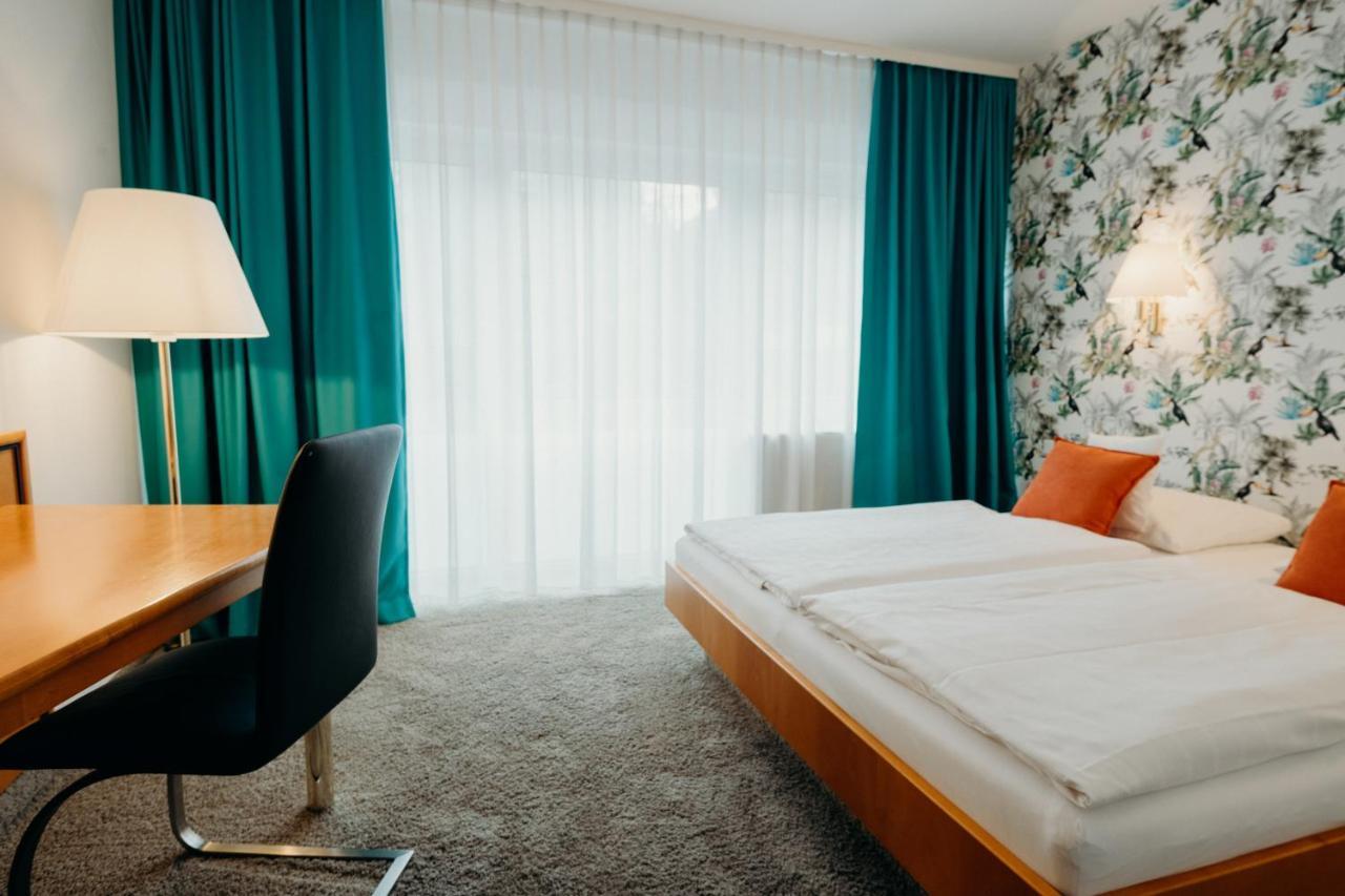 Hotel Crystal Саарбрюкен Екстер'єр фото