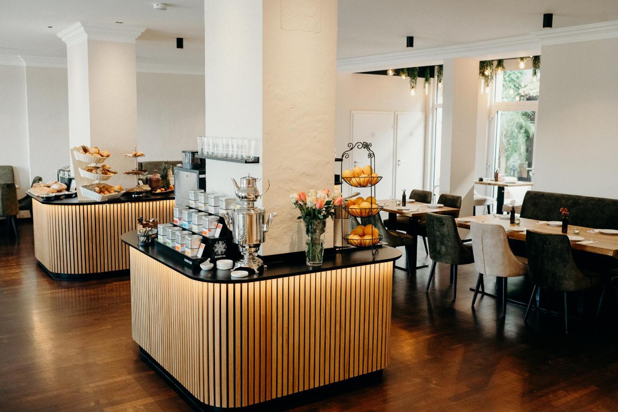 Hotel Crystal Саарбрюкен Екстер'єр фото